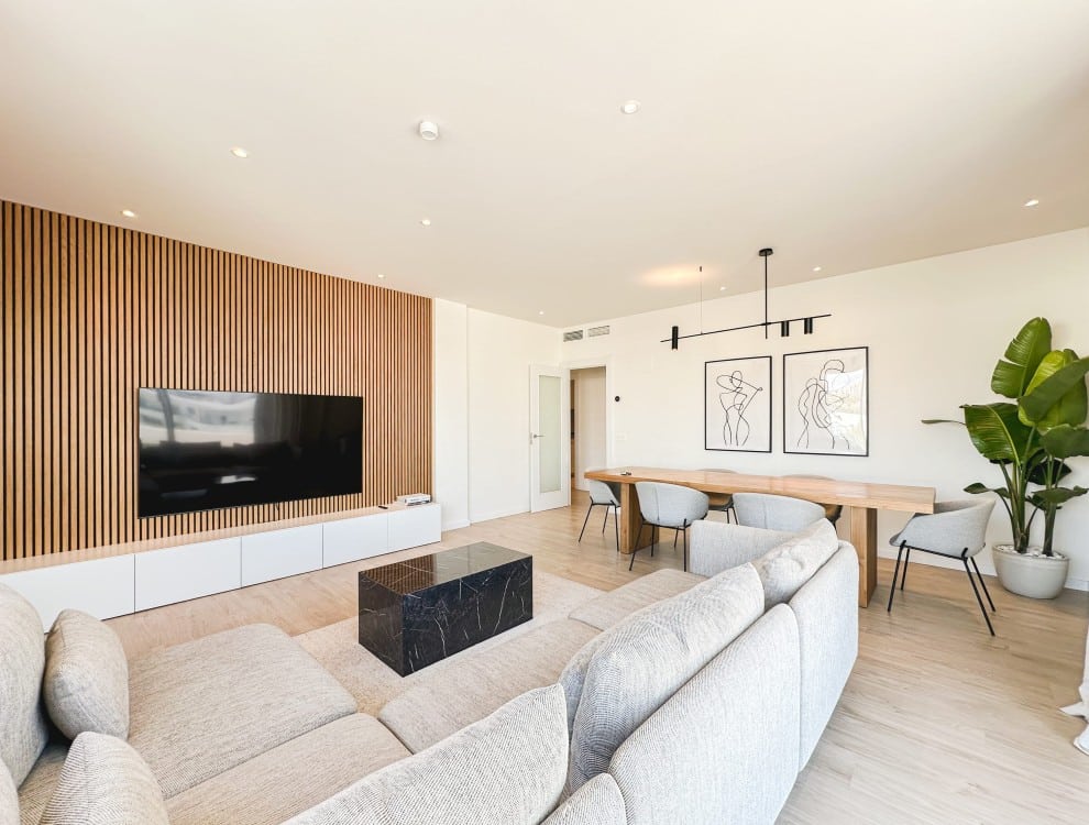 Rooftop Elegance: Penthouse with Rooftop Pool, WiFi and Outdoor Kitchen